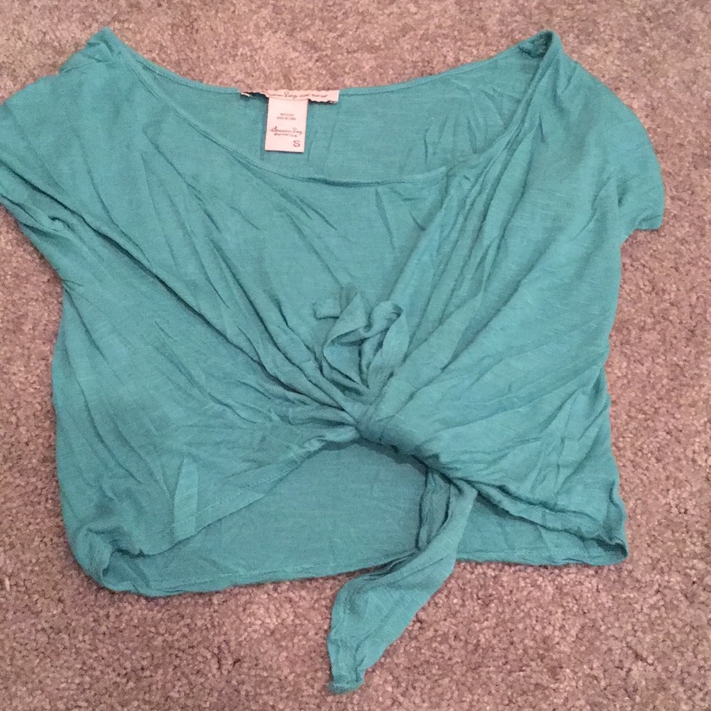 Cute half tie up shirt!!